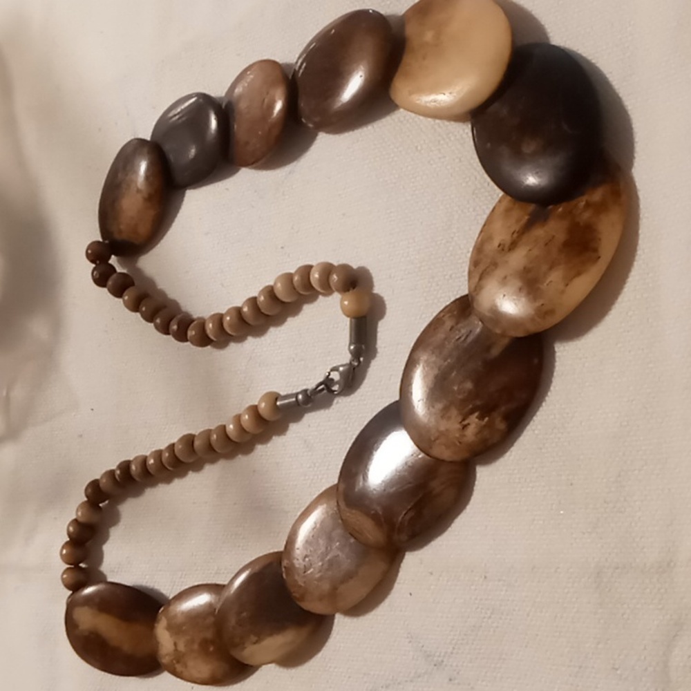 Vintage 26 inches long polished agate stone necklace.with wooden beads. - Picture 5 of 5